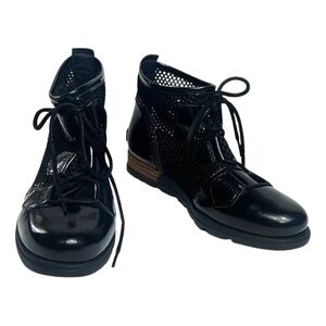 Sorel Major Lace Black Mesh Ankle Booties